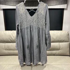 ALTER’D STATE Dress Medium gray lace short